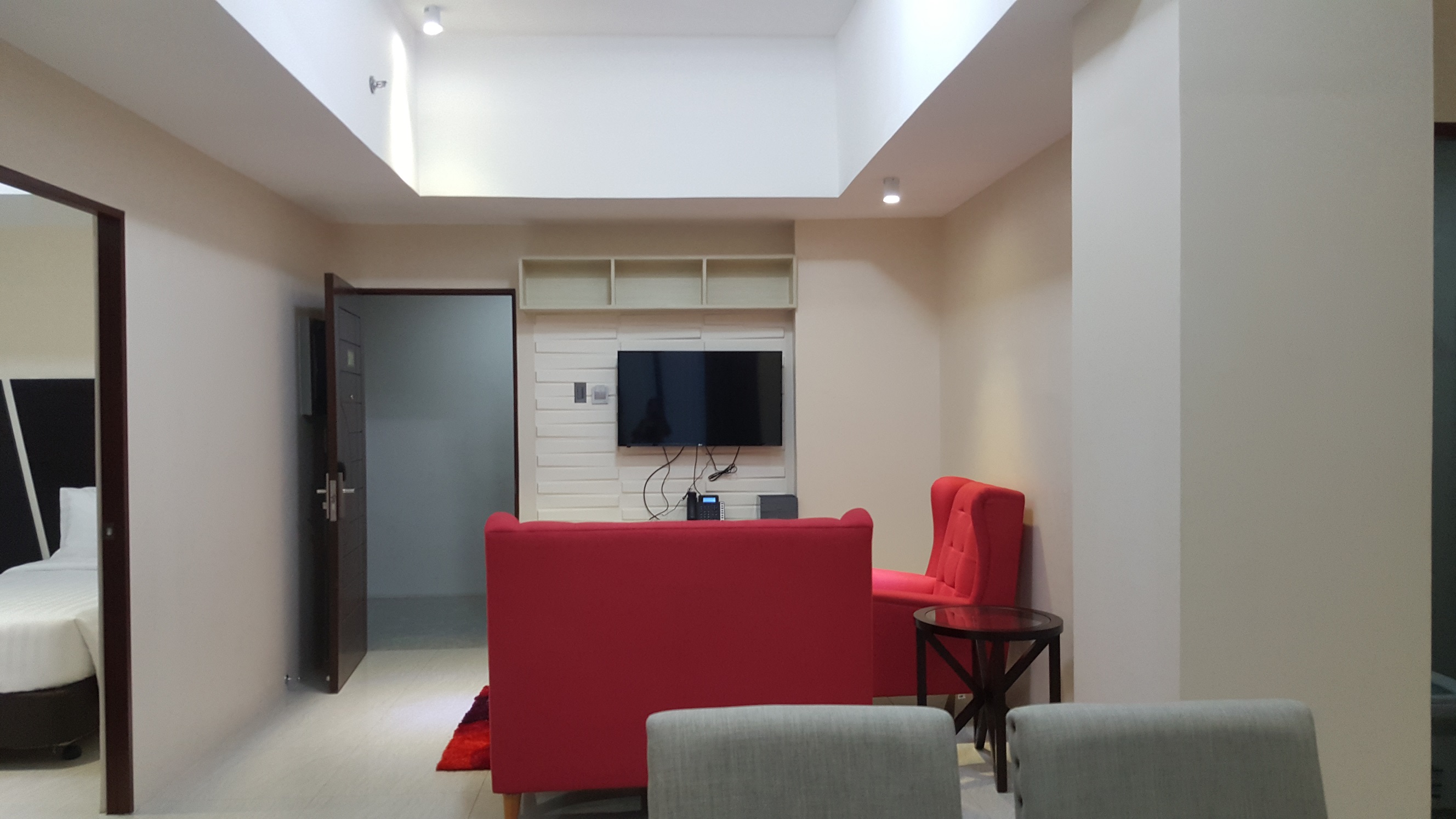 furnished-high-ceiling-condominium-located-in-mabolo-cebu-city
