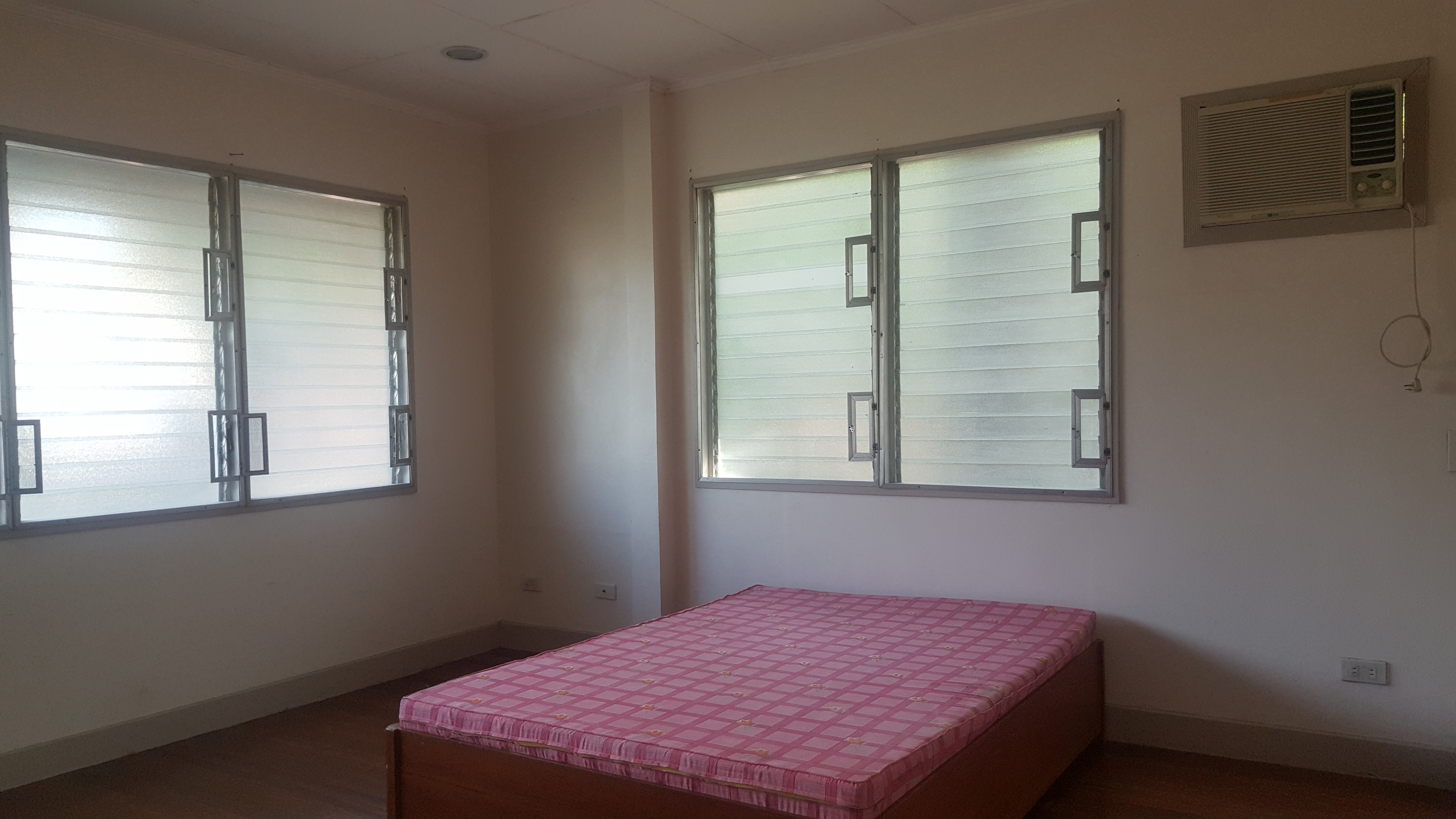 Semi-Furnished 5 Bedrooms House in Capitol Cebu City