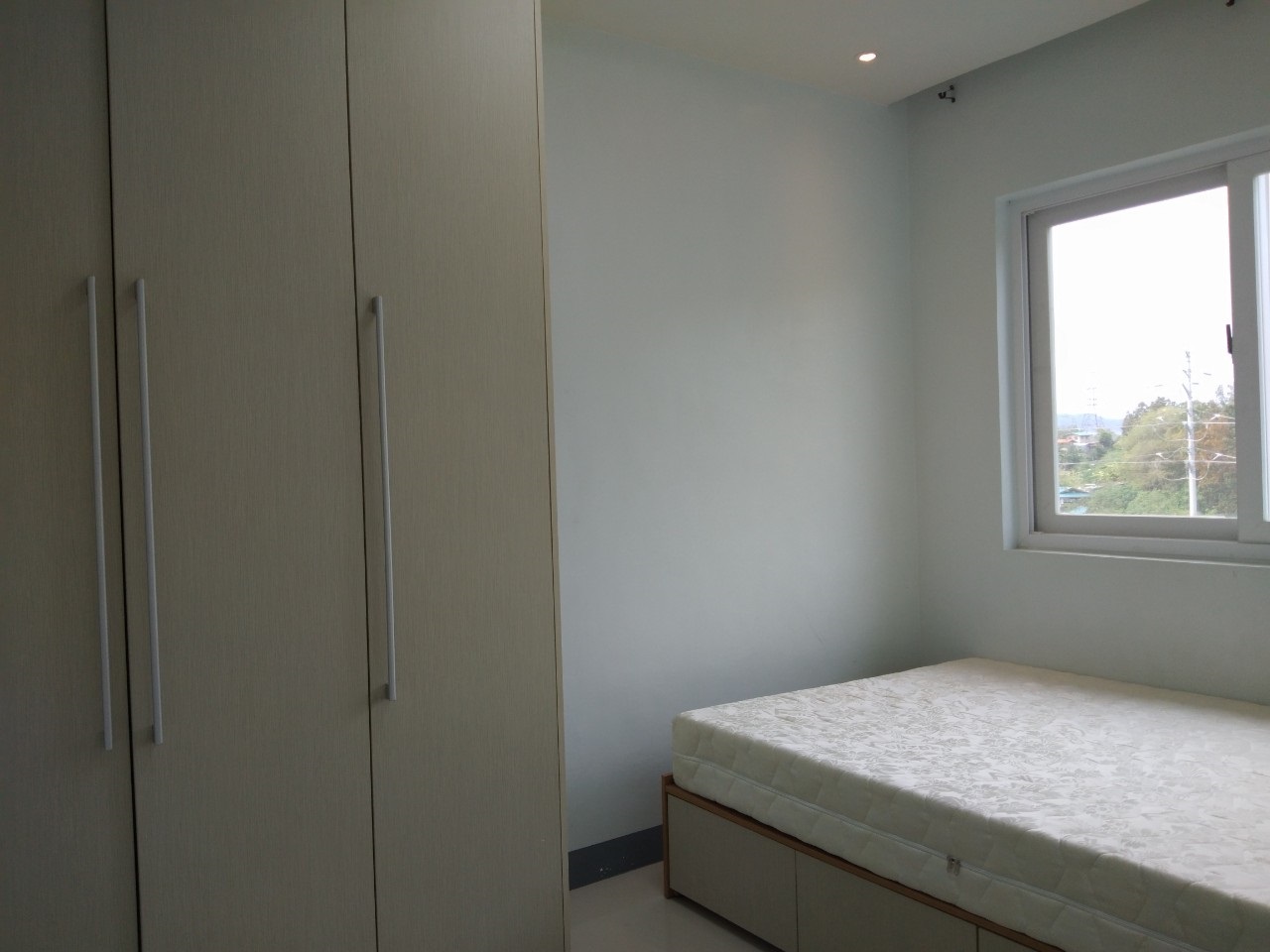 2-bedrooms-semi-furnished-condominium-near-university-of-san-carlos