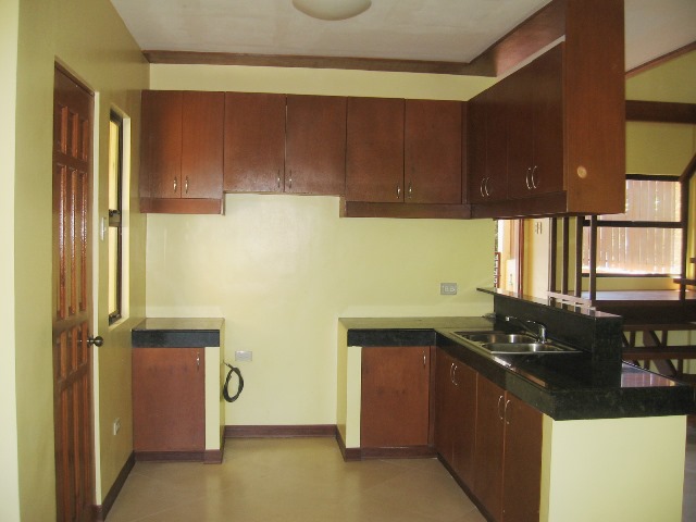house-and-lot-with-3-bedrooms-in-mandaue-area-city-cebu