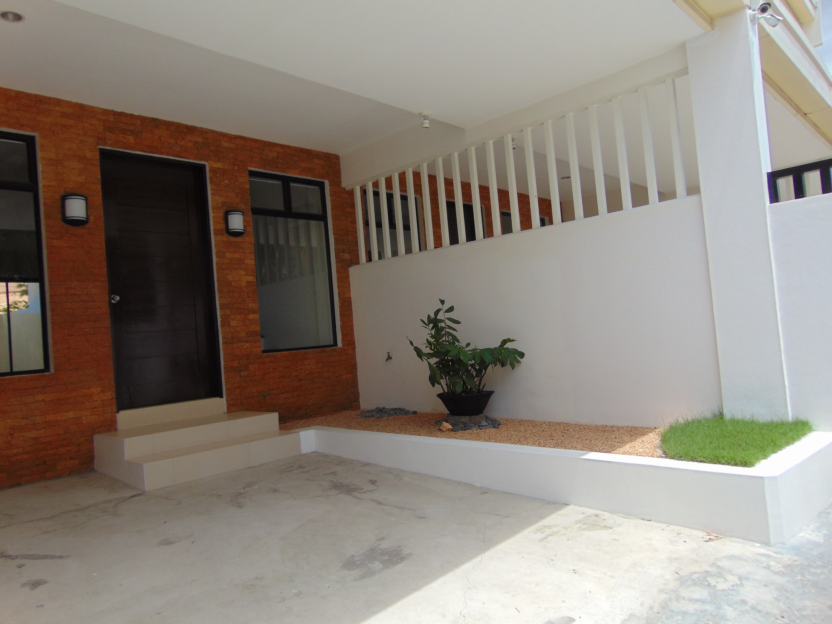 4 Bedrooms Townhouse located in Lawaan Talisay City, Cebu 