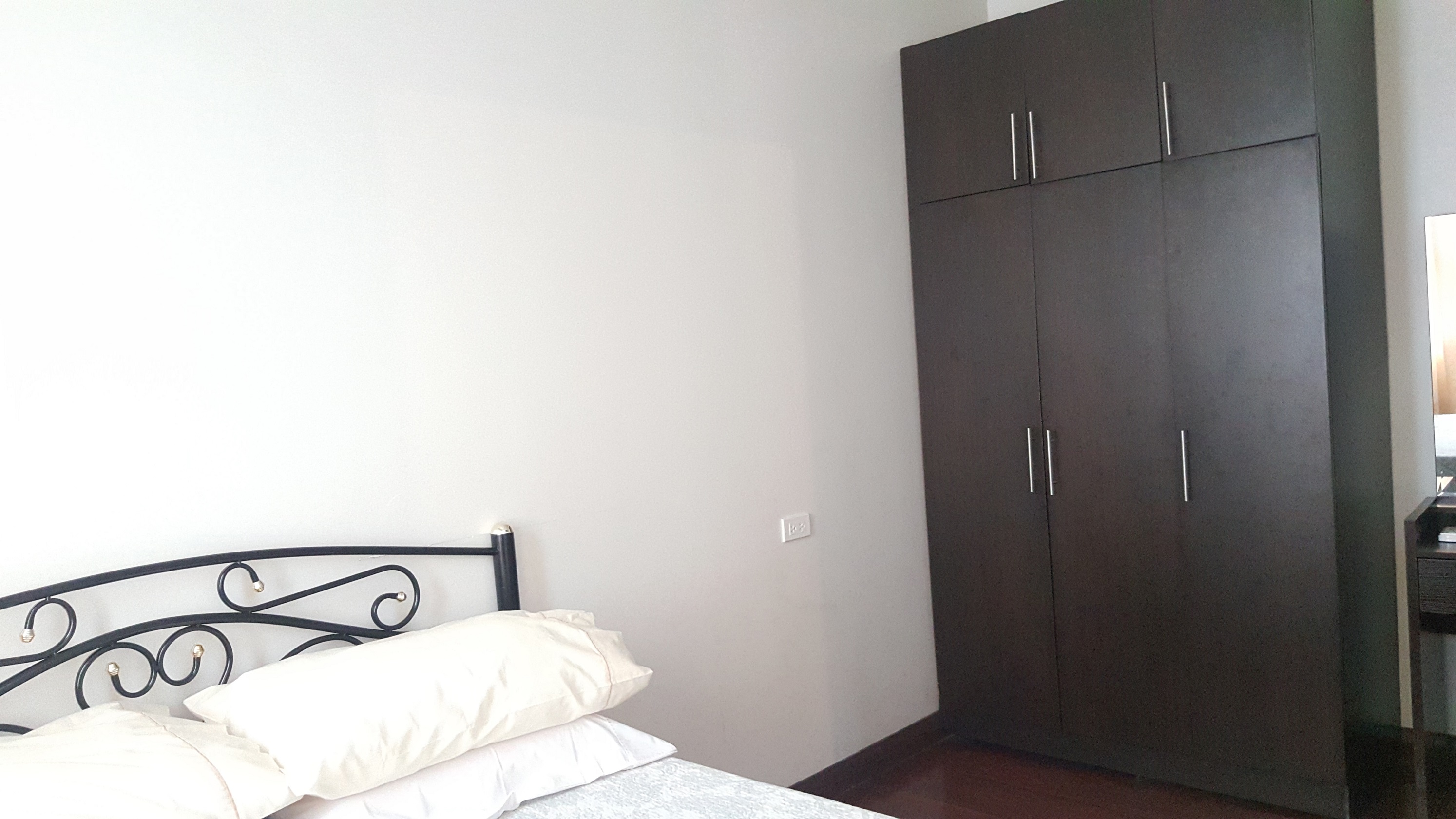 furnished-2-bedrooms-condominium-in-cebu-business-park