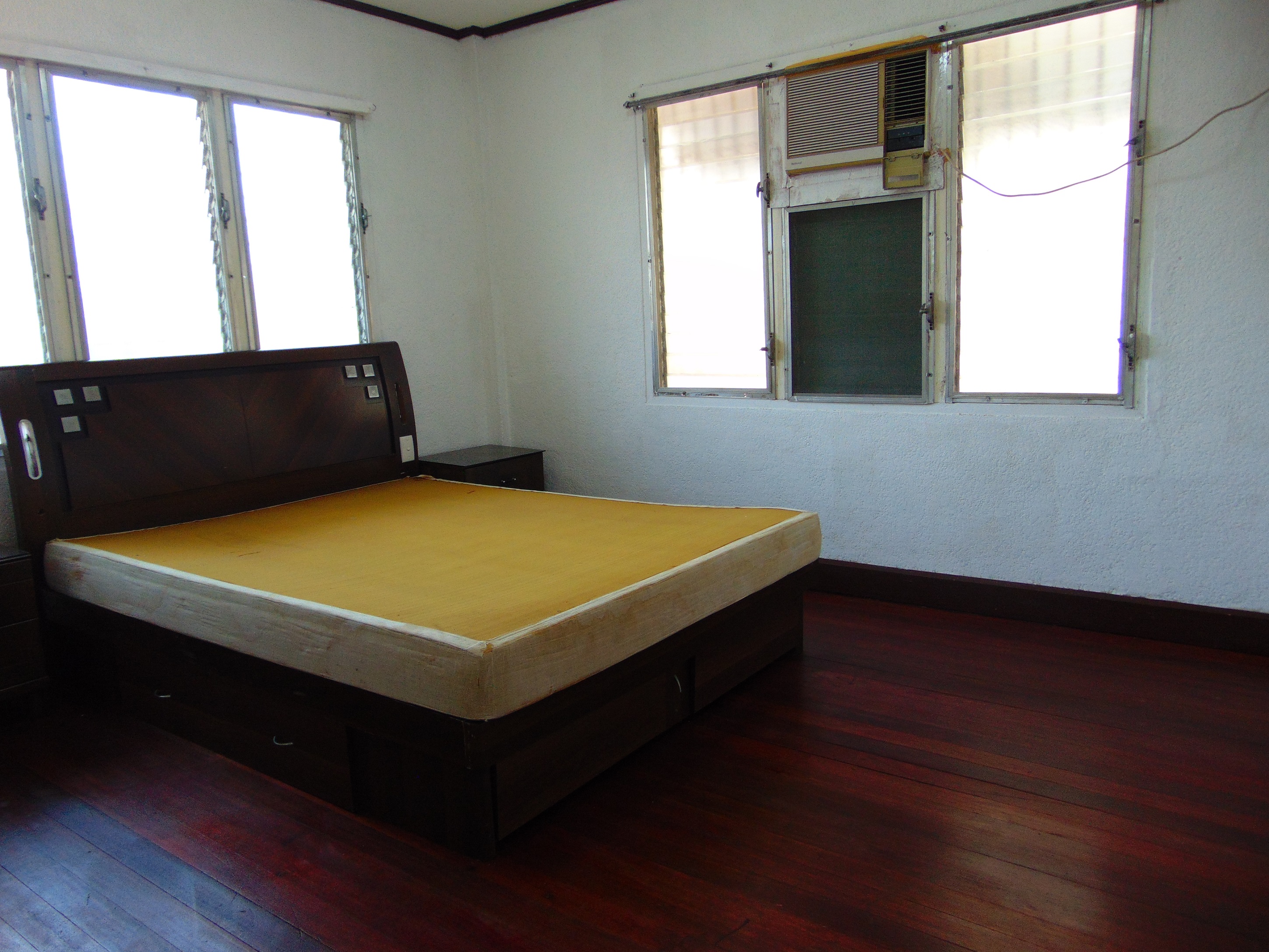 semi-furnished-bungalow-house-located-in-banawa-cebu-city