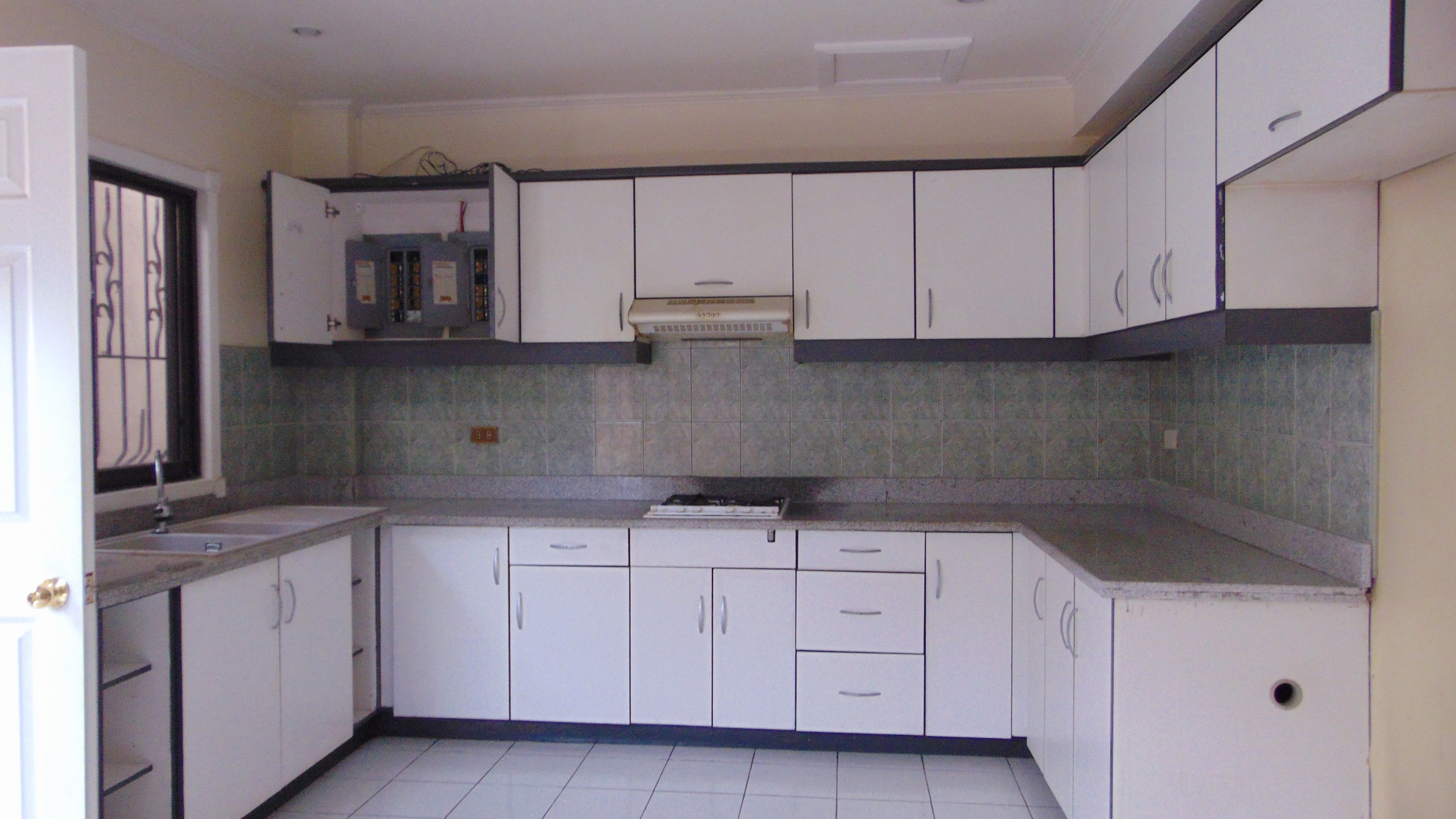 4-bedrooms-semi-furnished-house-located-in-banilad-cebu-city