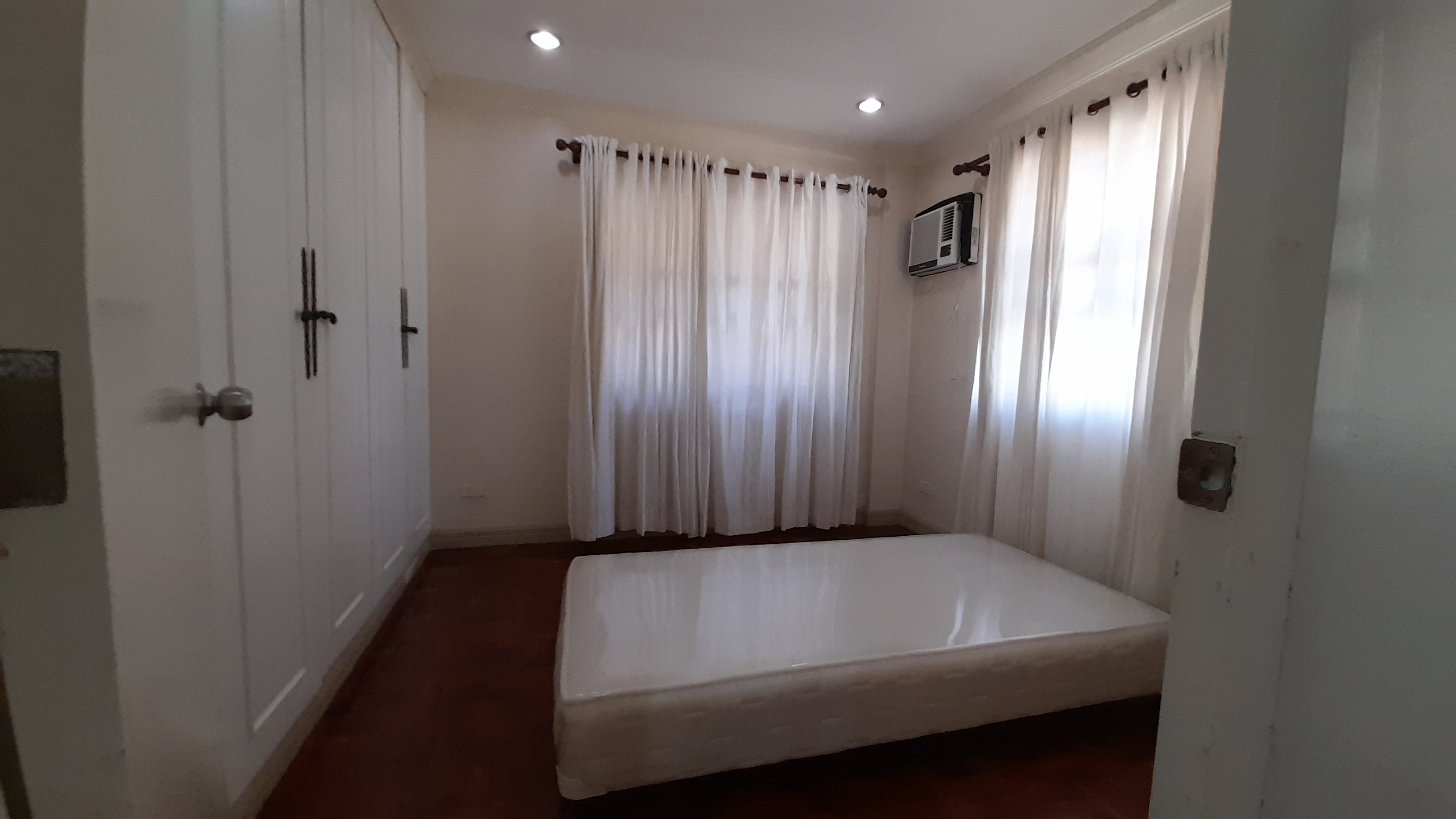 3-bedroom-semi-furnished-house-in-banilad-mandaue-city-cebu