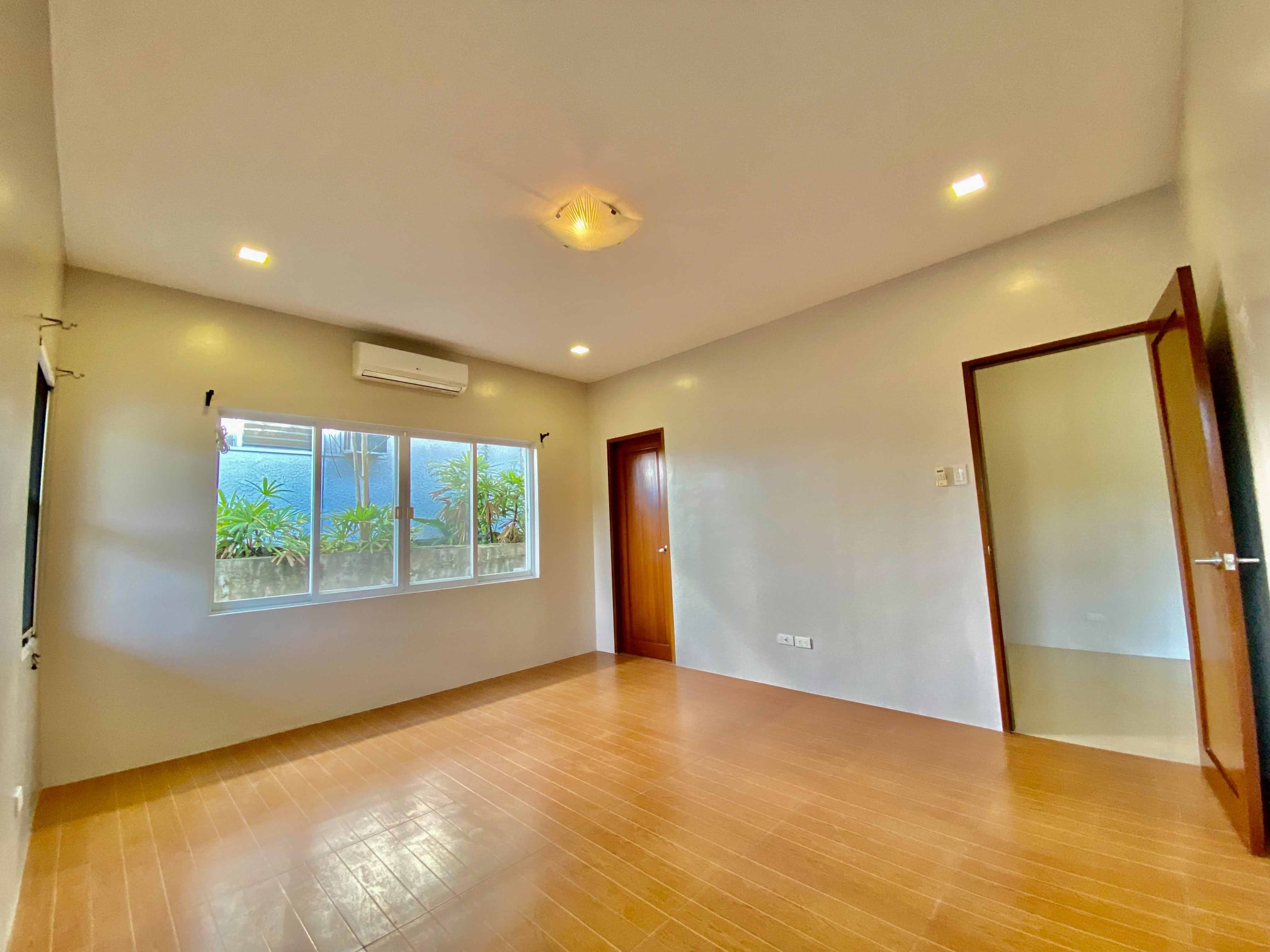 bungalow-house-4-bedroom-for-rent-in-banilad-cebu-city-unfurnished