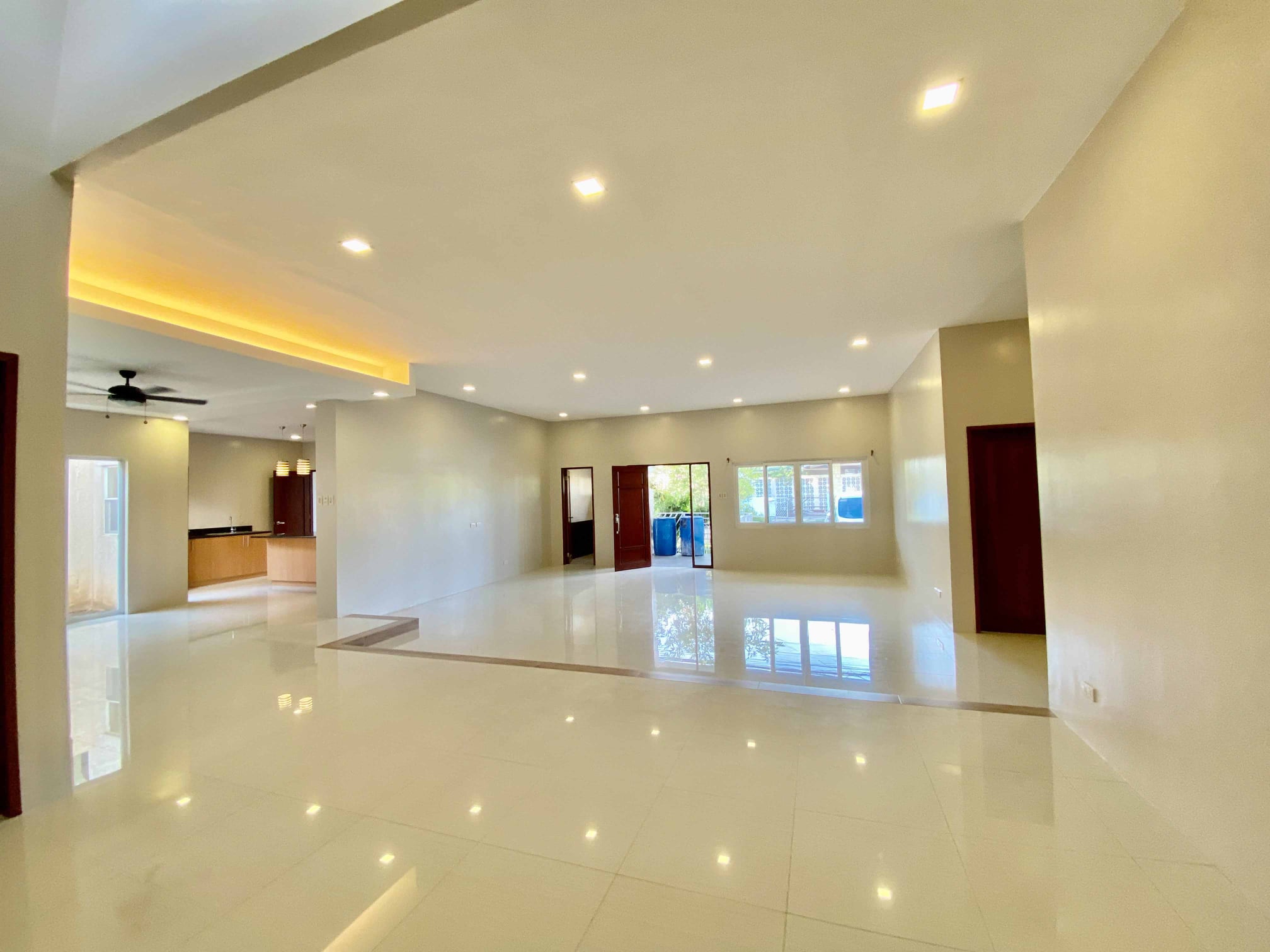 bungalow-house-4-bedroom-for-rent-in-banilad-cebu-city-unfurnished