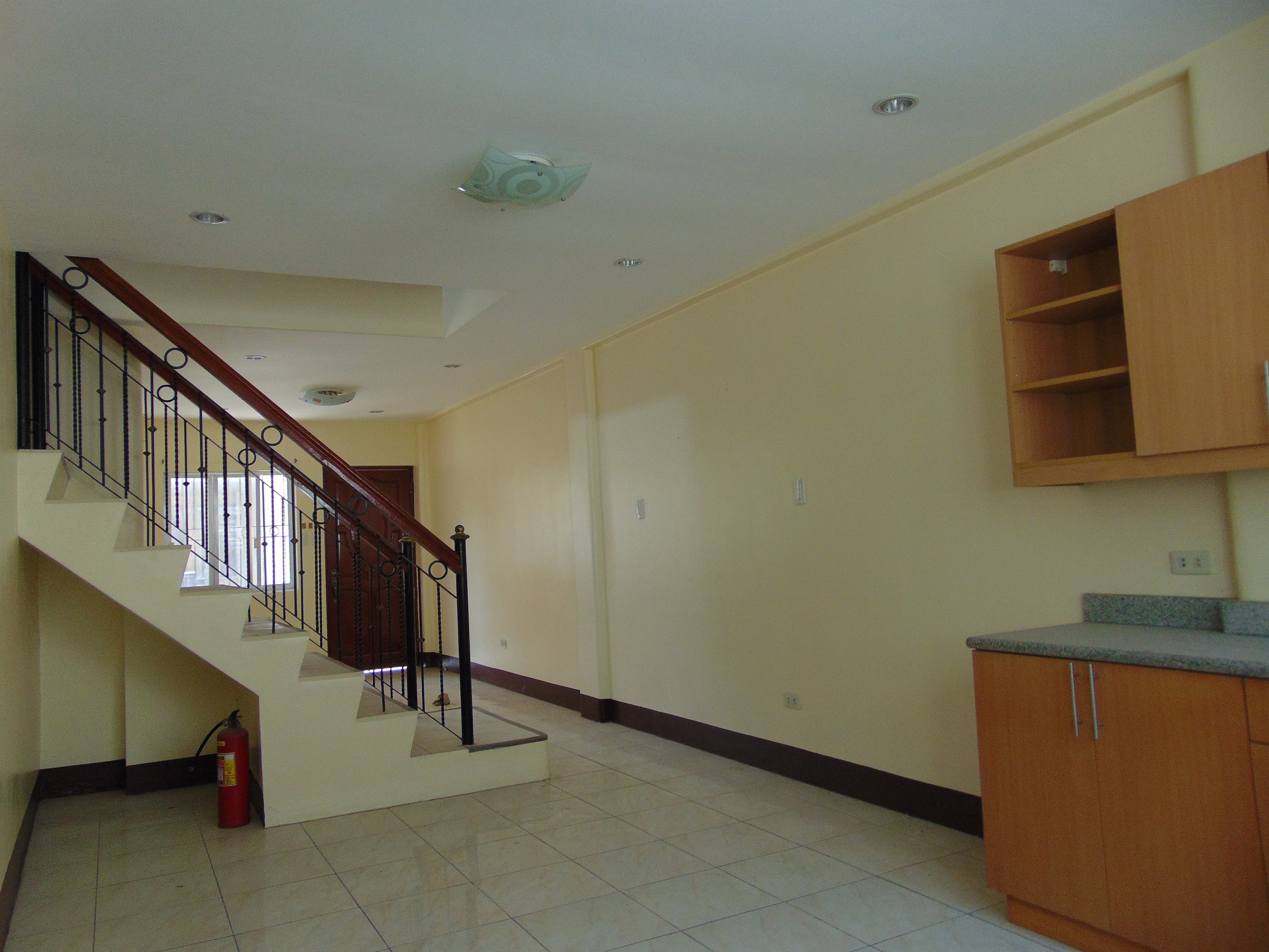 3-bedrooms-townhouse-in-guadalupe-cebu-city-unfurnished