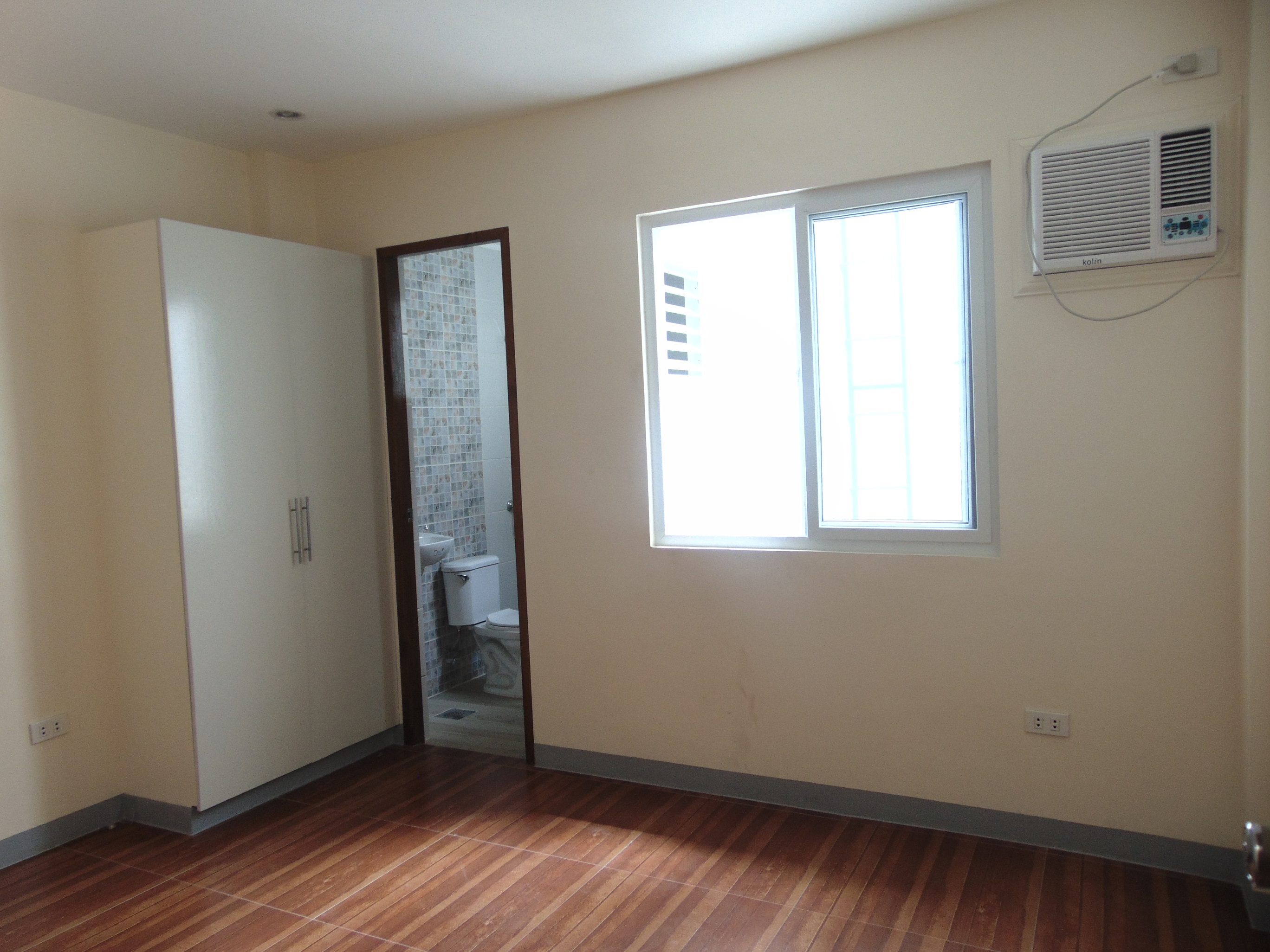 3-bedroom-semi-furnished-duplex-apartment-in-capitol-cebu-city
