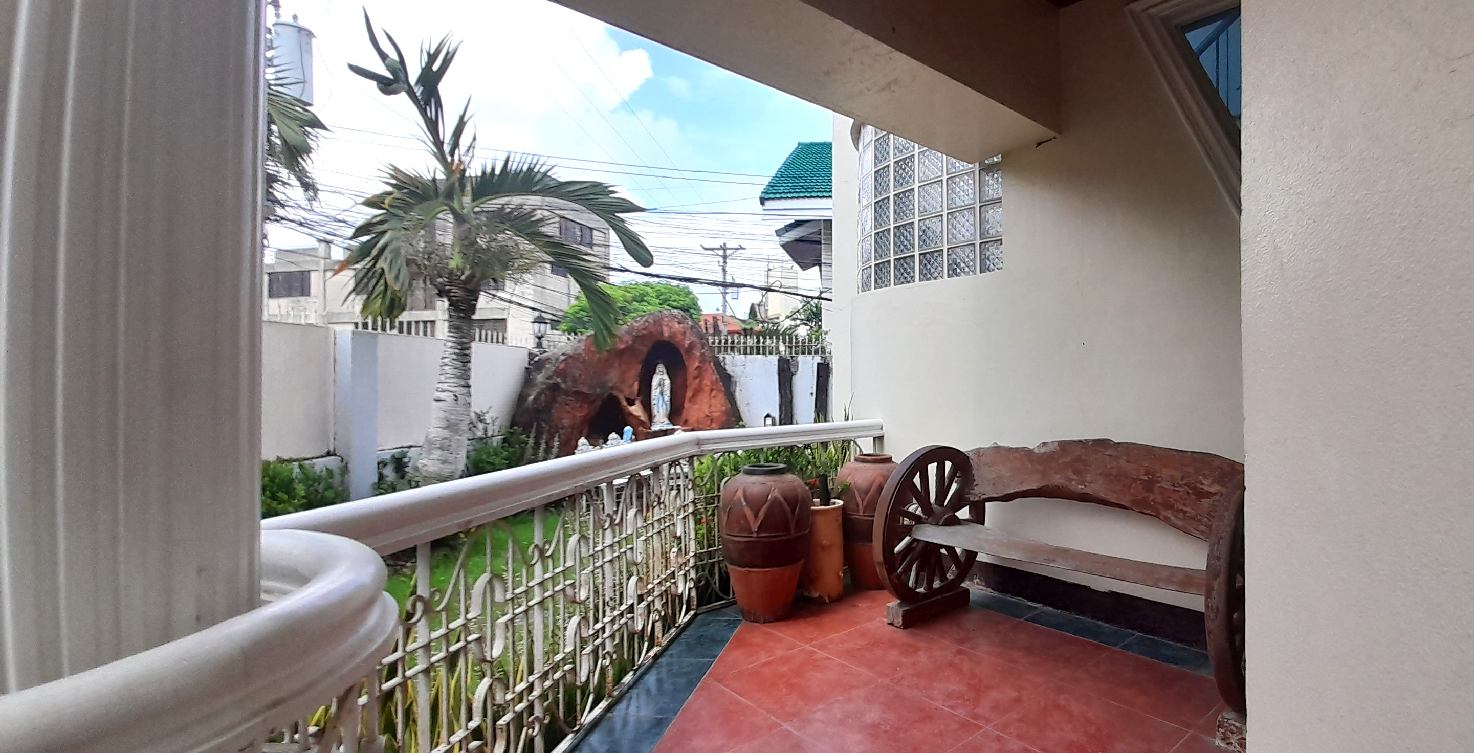 5-bedroom-semi-furnished-house-in-banilad-cebu-city