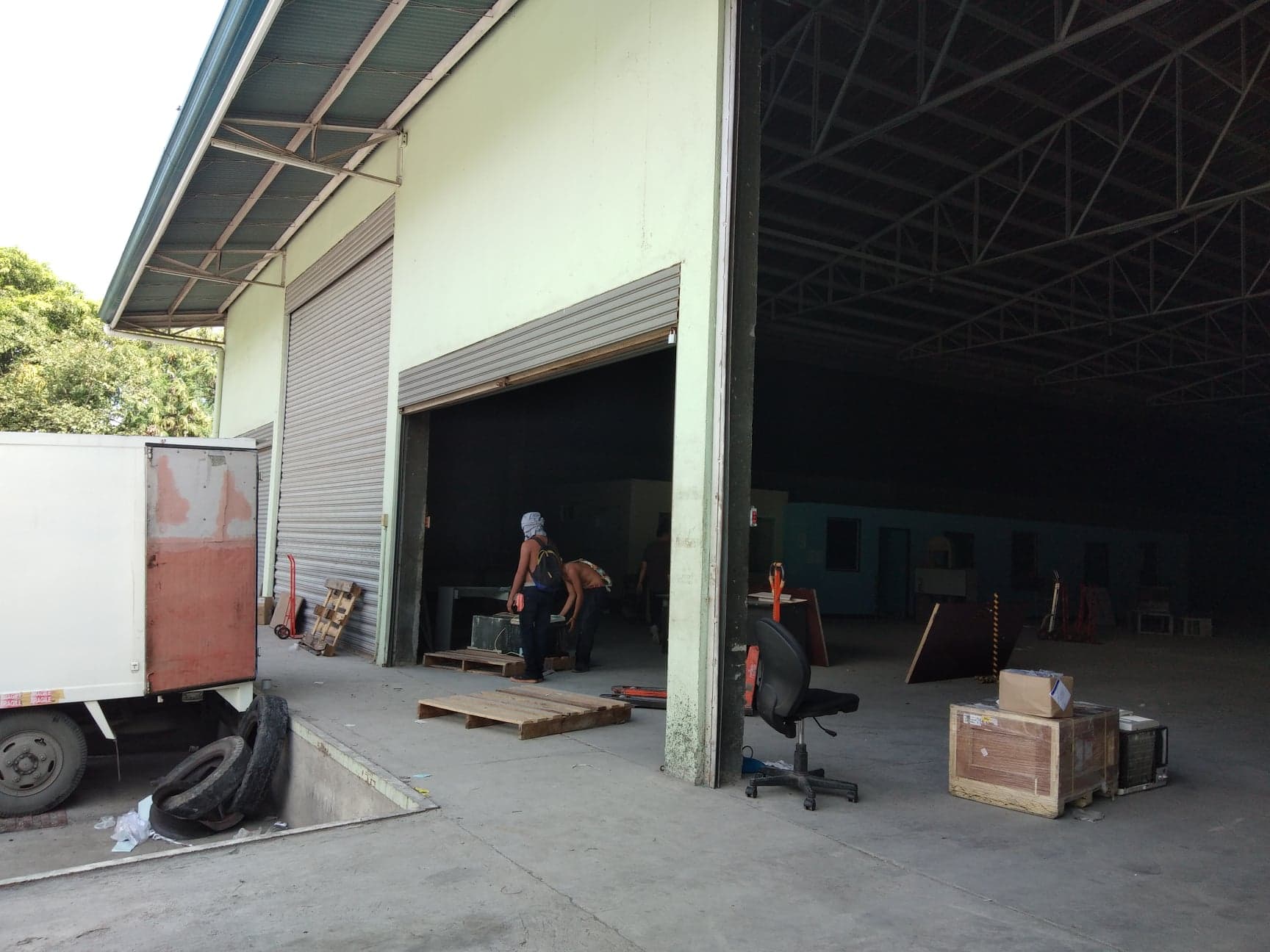 warehouse-with-loading-bay-in-mandaue-city-for-lease-2070-sqm