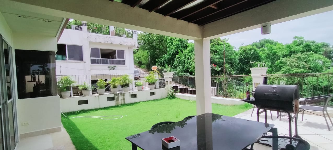 7-bedroom-house-with-swimming-pool-in-banilad-cebu-city-cebu