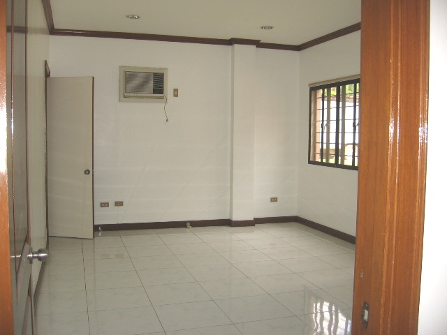 for-rent-house-in-northtown-mandaue-city-cebu-semi-furnished