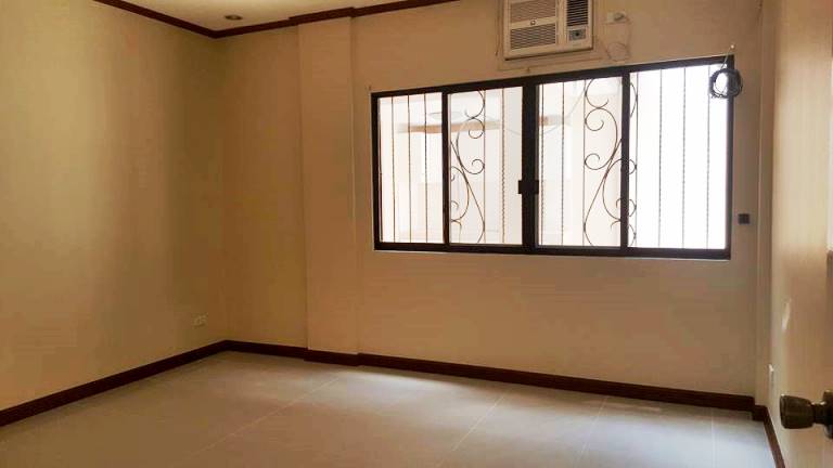 house-for-rent-4-bedrooms-in-as-fortuna-mandaue-city