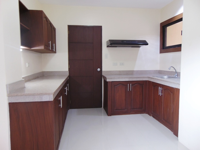 4-bedroom-unfurnished-apartment-located-in-guadalupe-cebu-city