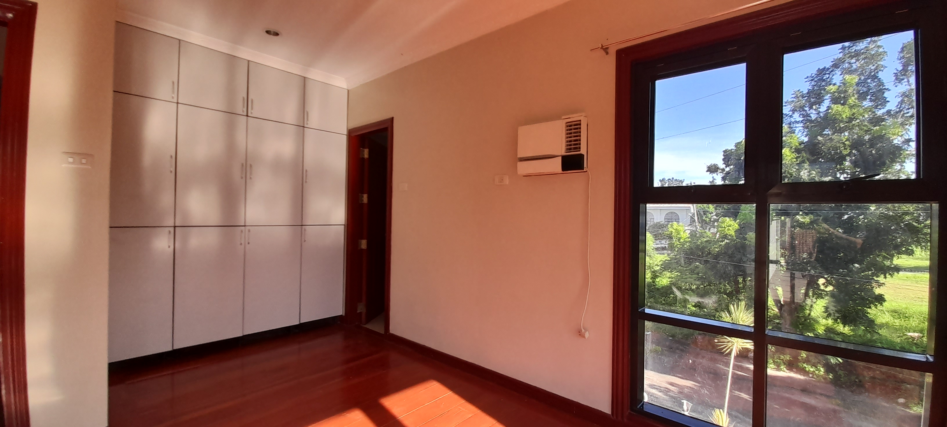 semi-furnished-4-bedroom-house-in-vista-grand-subdivision-talisay-city-cebu