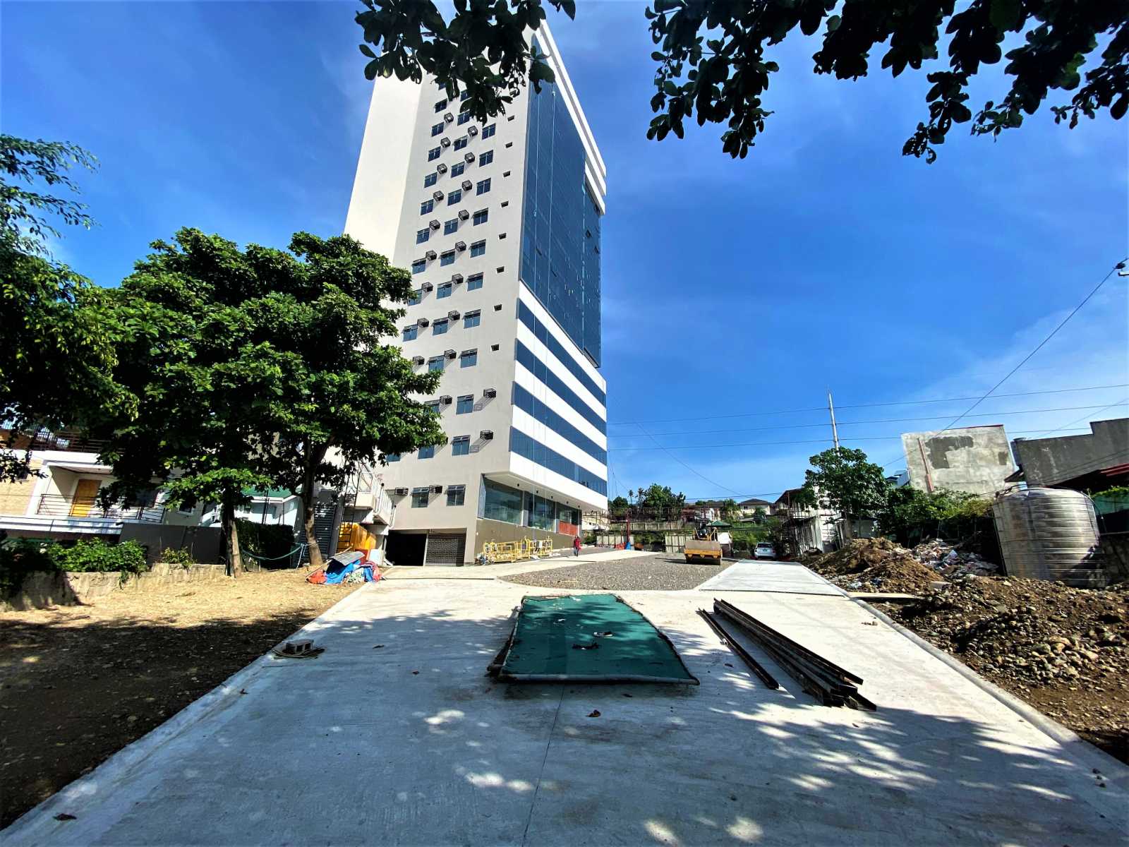 Office or Commercial Spaces for Rent in Banawa, Cebu City and ample parking slot