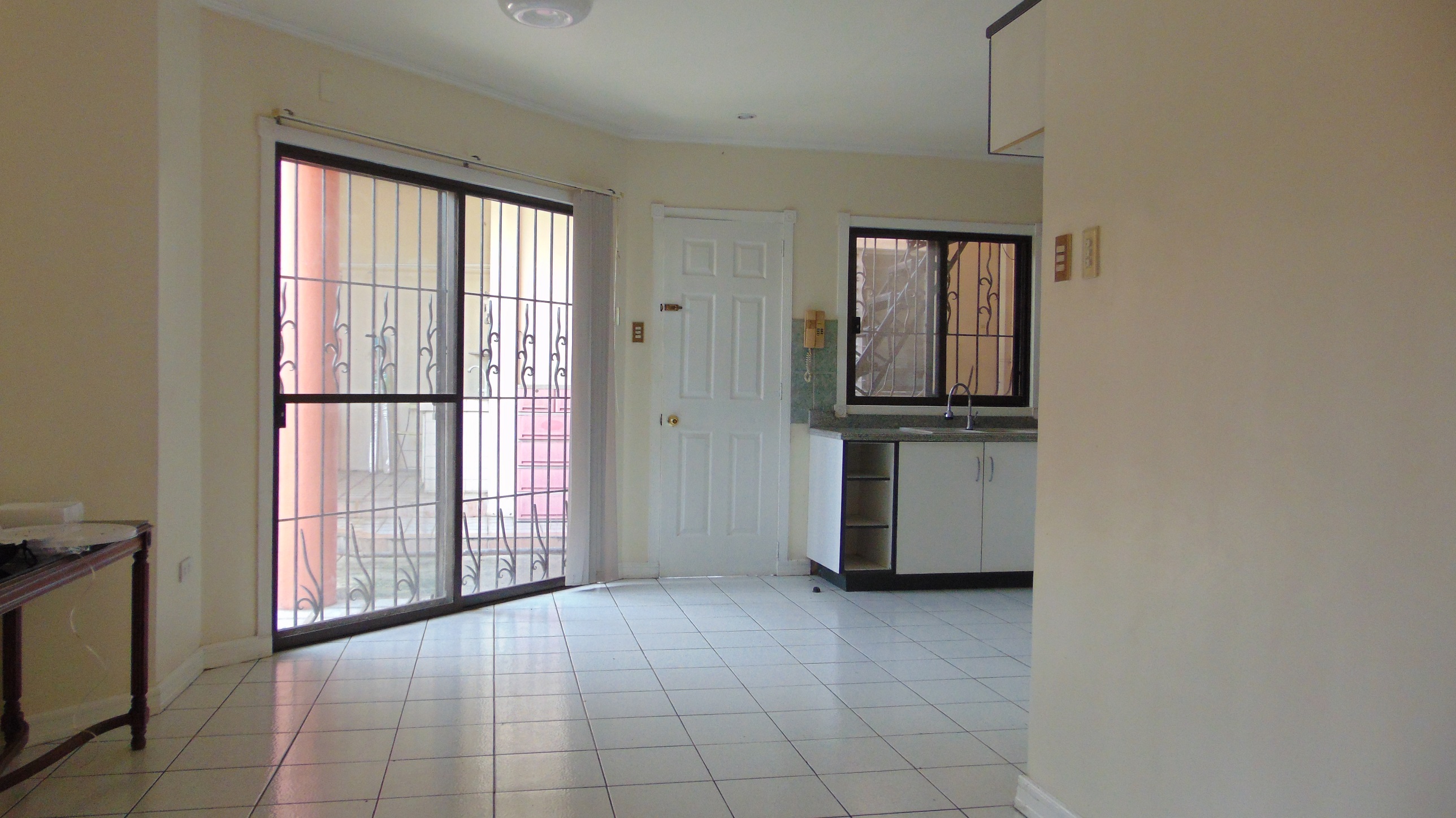 4-bedrooms-semi-furnished-house-located-in-banilad-cebu-city
