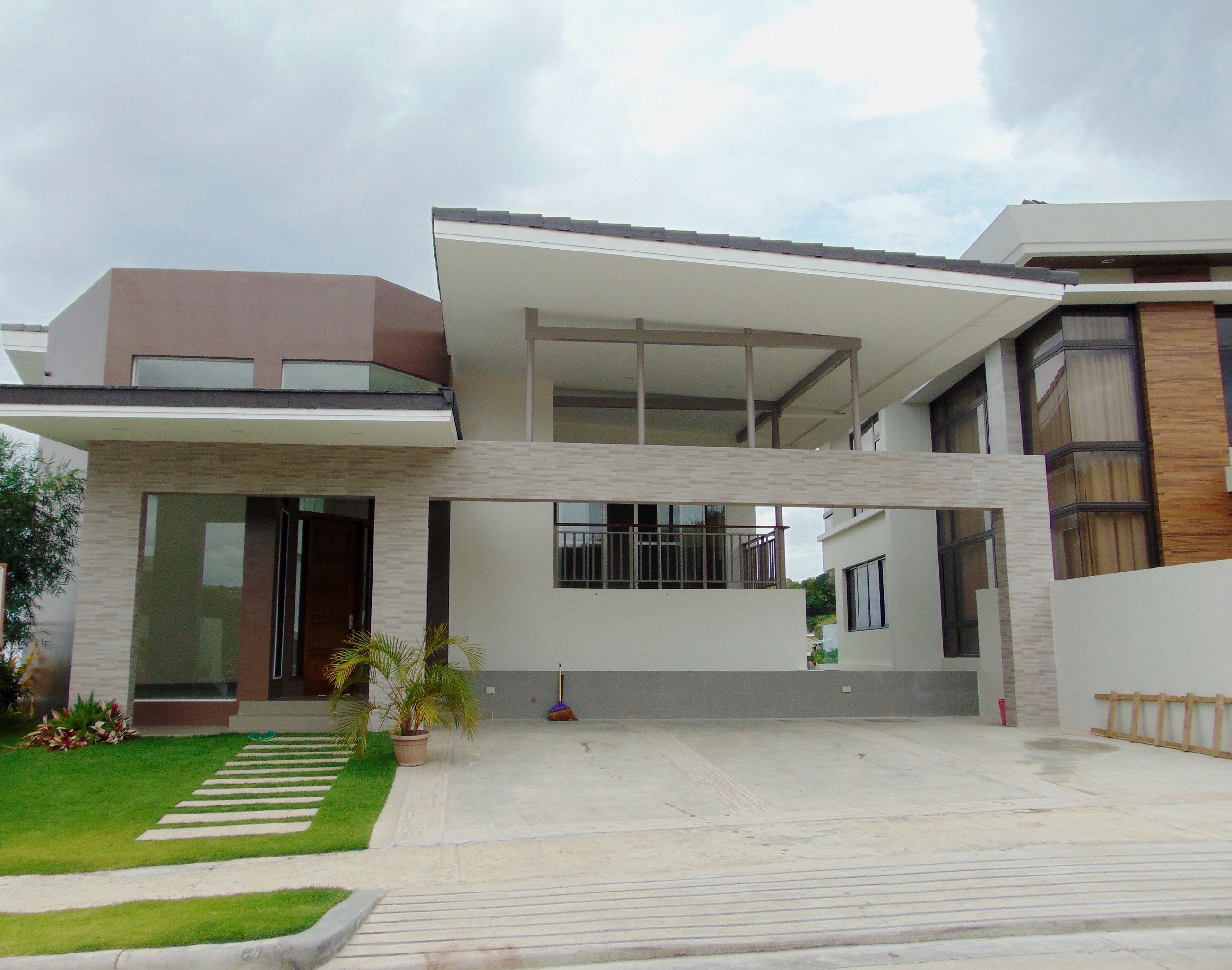 3-storey-house-and-lot-for-sale-located-in-guadalupe