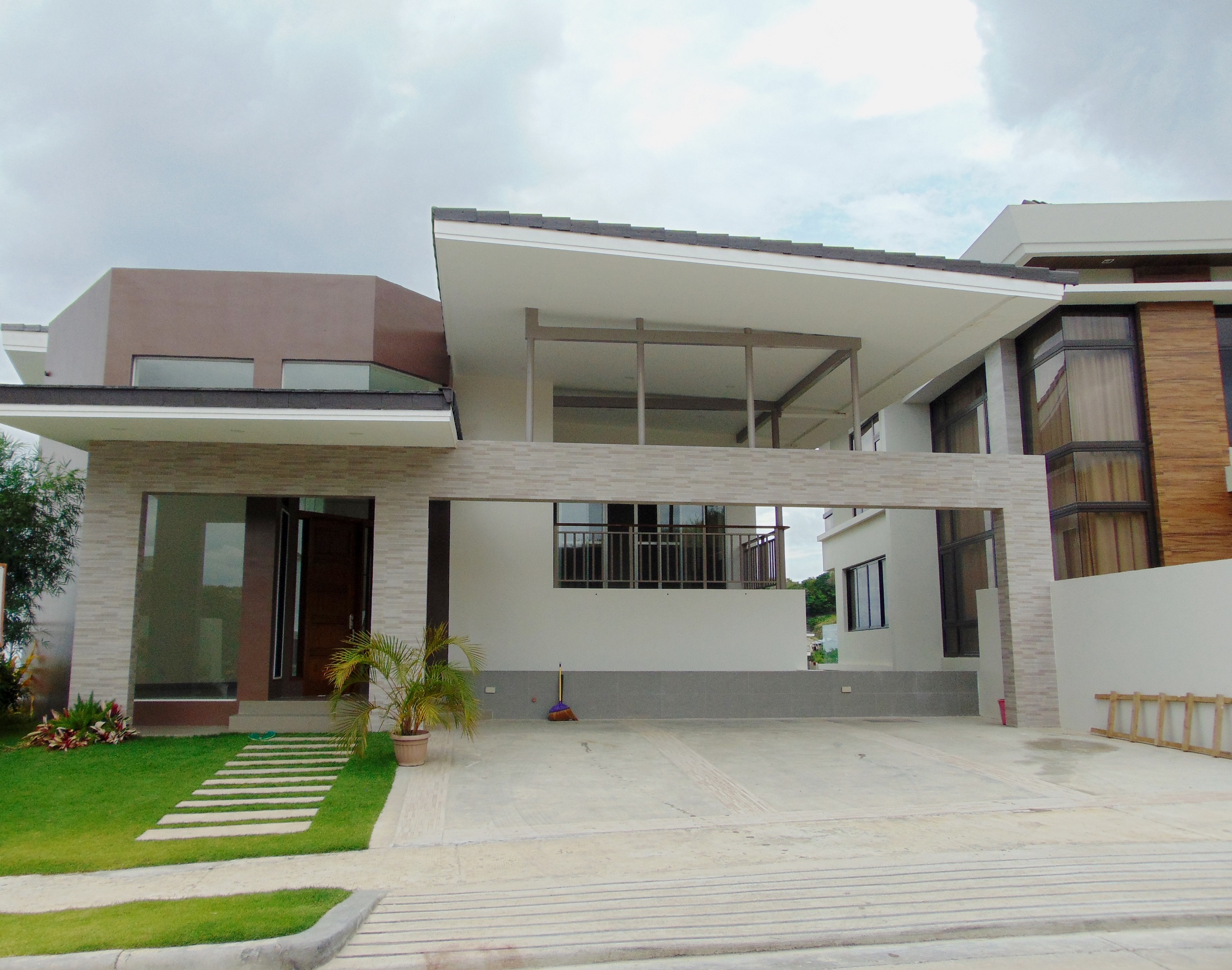 3-Storey House and Lot for Sale located in Guadalupe