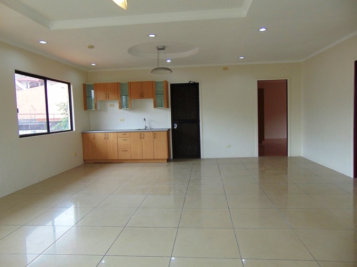 2-bedrooms-un-furnished-house-for-rent-in-banilad-cebu-city