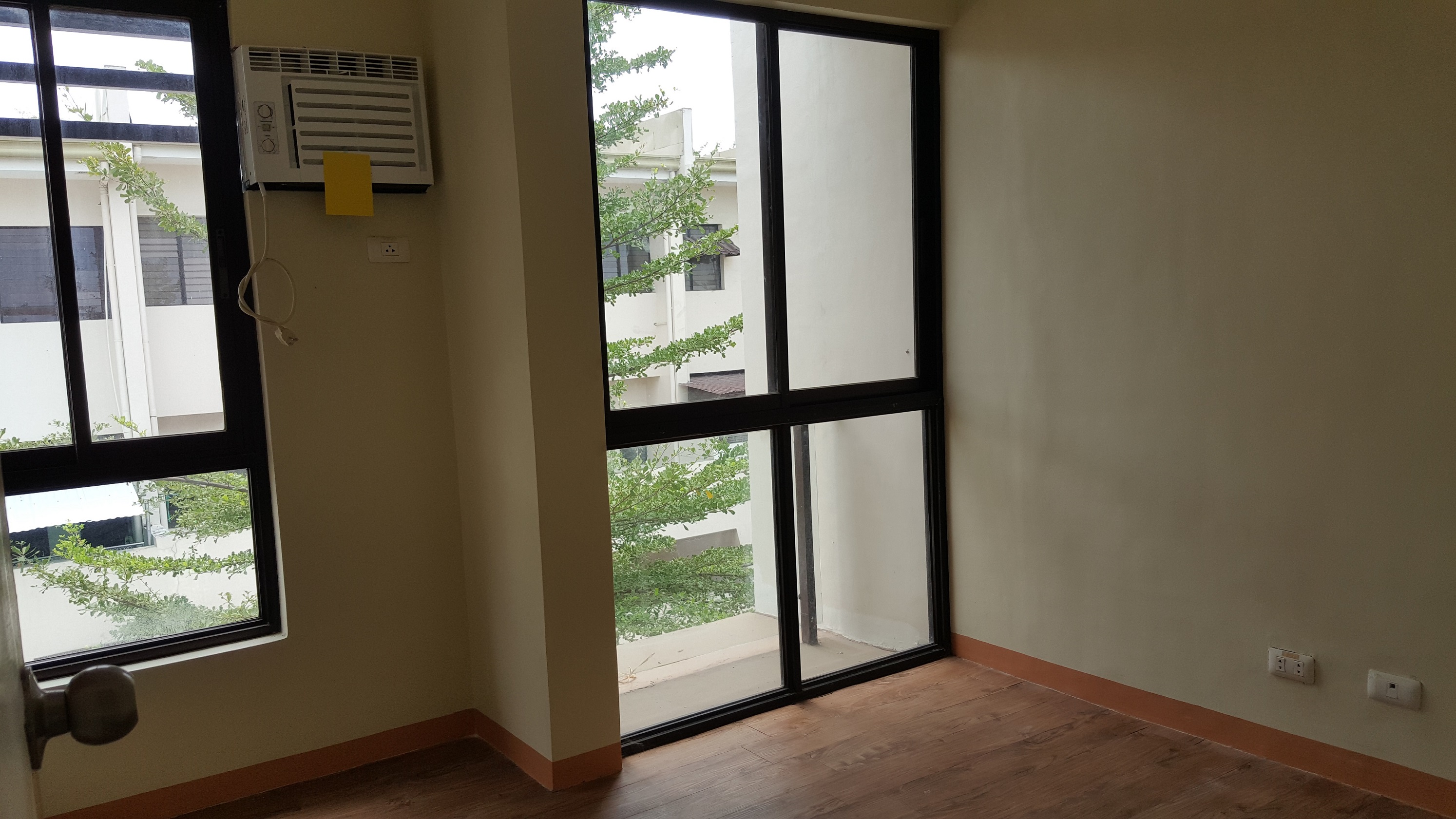 newly-built-townhouse-apartment-located-in-mandaue-city-cebu