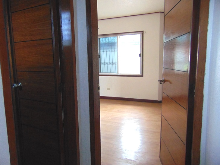 semi-furnished-3-bedrooms-apartment-in-banilad-cebu-city