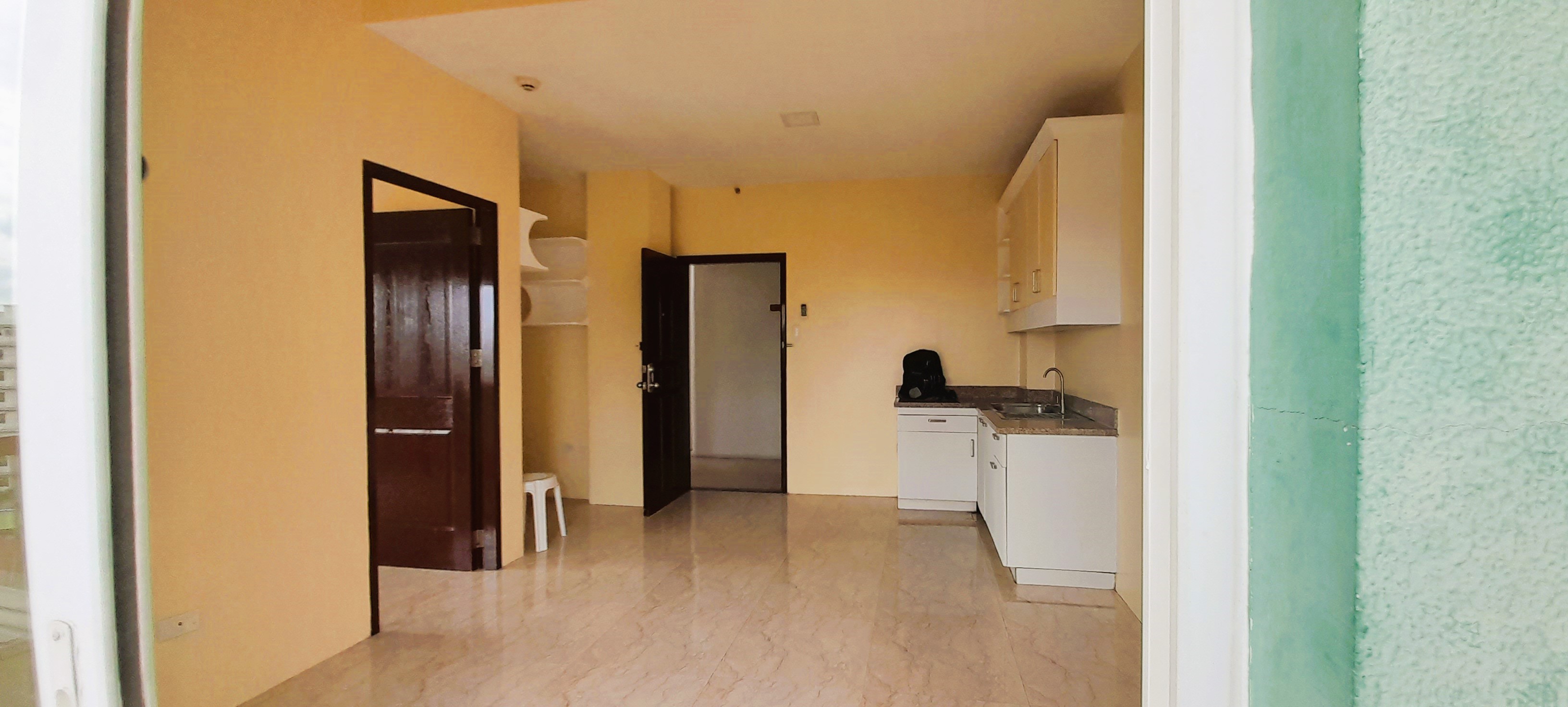 1-bedroom-with-balcony-at-spianada-condo-residences-rahman-street-cebu-city