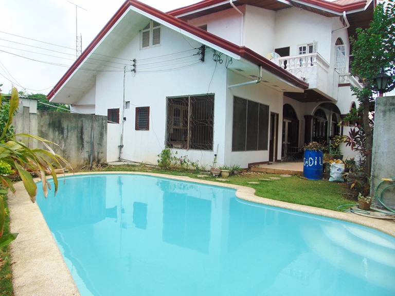 4-bedrooms-house-with-swimming-pool-in-banilad-cebu-city